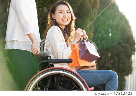 日本ユニバーサルマナー協会監修素材　ショッピング 47812422