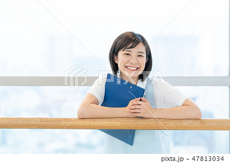 介護職の女性 47813034