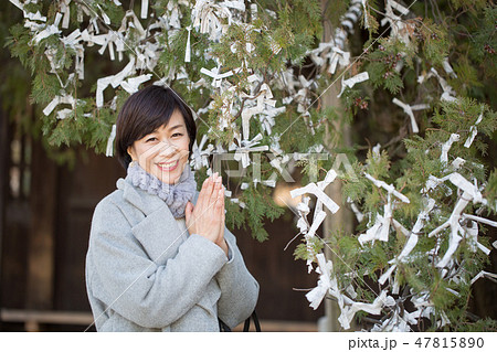 外人旅行者向けの神社参拝、お参りマニュアル(おみくじ編)です 外人旅行者向けの神社参拝、お参りマニュアル(おみくじ編)です 47815890