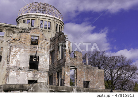 広島　青空と原爆ドーム 47815913