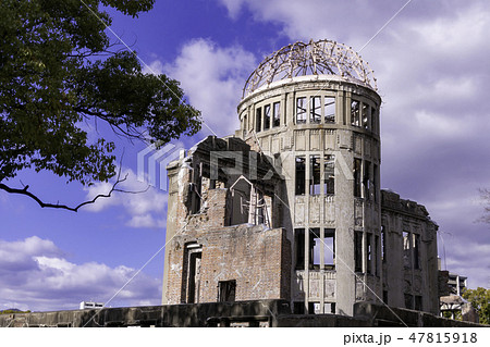 広島　青空と原爆ドーム 47815918
