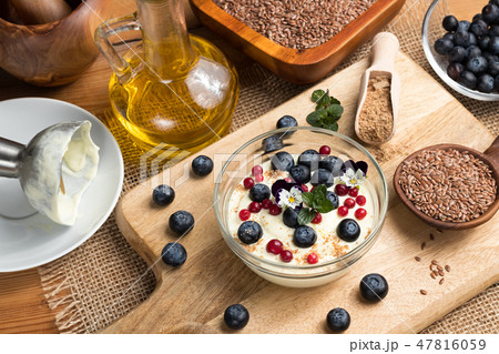 Cottage cheese blended with flax seed oil 47816059