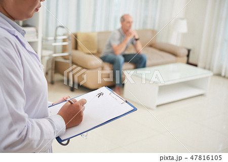 Doctor writing down prescribtion Doctor writing down prescribtion 47816105