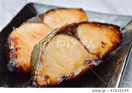 銀ヒラスの焼き魚 47816144