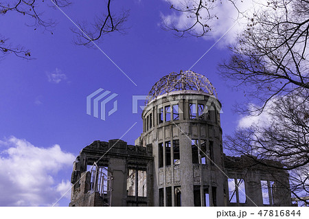 広島 青空と原爆ドーム コピースペースの写真素材