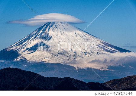 傘雲の富士山 47817544