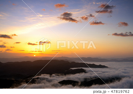 雲海と日の出 雲海と日の出 47819762