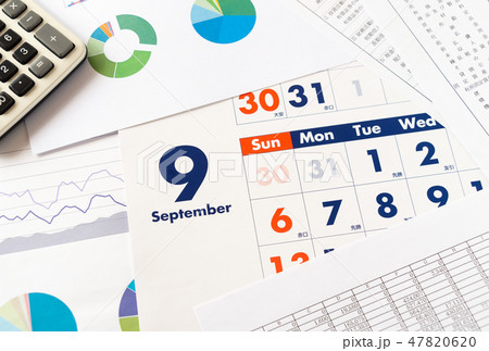 9月　カレンダー　四半期　上半期　貸借対照表　損益計算書　収支報告 47820620