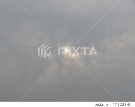 雲の隙間から太陽 雲の隙間から太陽 47822140