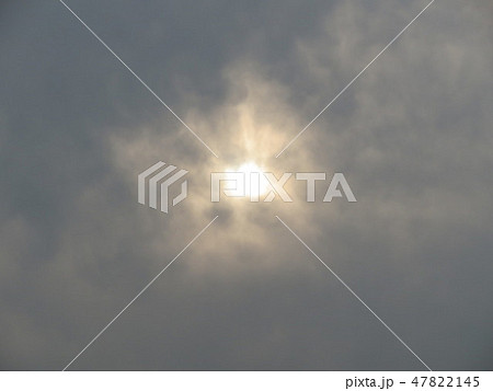 雲の隙間から太陽 雲の隙間から太陽 47822145