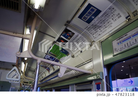 電車の網棚 電車の網棚 47823118