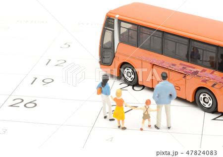 カレンダーとバス 47824083