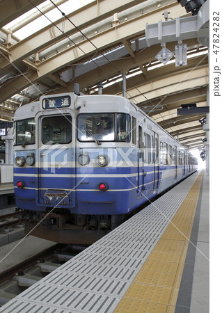 終焉近い越後線115系(三次新潟色) 終焉近い越後線115系(三次新潟色) 47824282