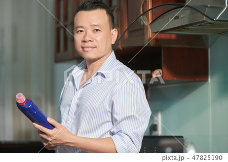 Man holding detergent 47825190