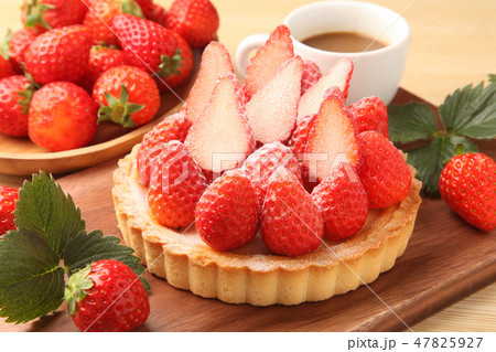 イチゴのタルト 47825927