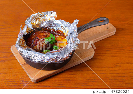 ホイル包み煮込みハンバーグ 47826024