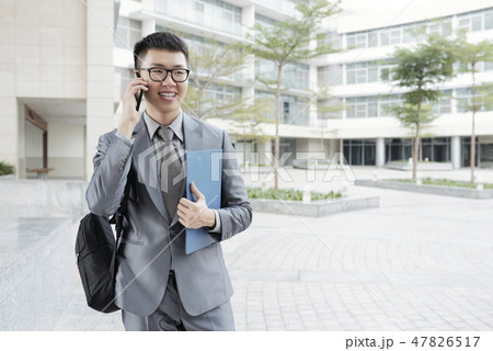 Businessman calling on phone Businessman calling on phone 47826517