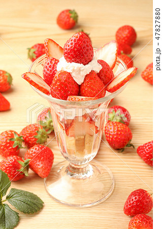 苺パフェ 47827880