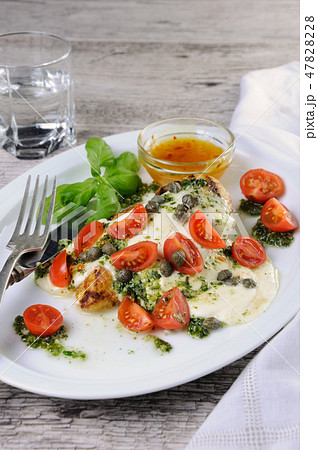 chicken breast 47828228