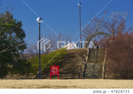 冬の多摩湖　排水管の展示 47828725