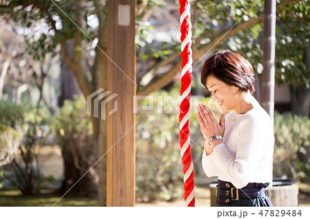 外人旅行者向けの神社参拝、お参りマニュアル（二礼二拍手一礼編）です 47829484
