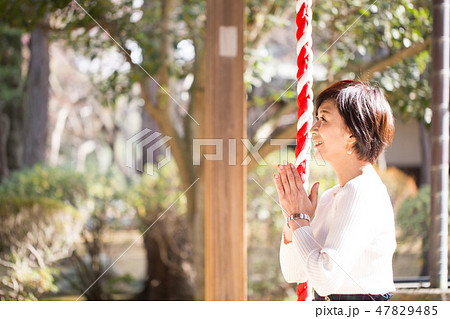 外人旅行者向けの神社参拝、お参りマニュアル（二礼二拍手一礼編）です 47829485