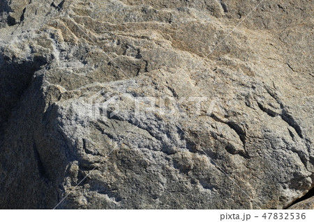 荒い岩肌 荒い岩肌 47832536