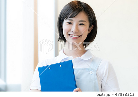 介護職の女性 介護職の女性 47833213