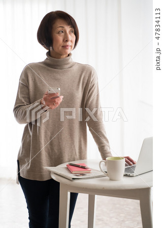 女性　シニア　ミドル 47834113