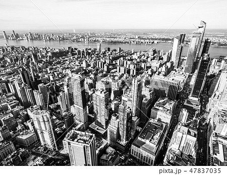 ニューヨーク　ハドソン川とマンハッタンの町並み 47837035