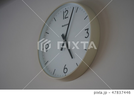 教室の時計 その2の写真素材 [47837446] - PIXTA
