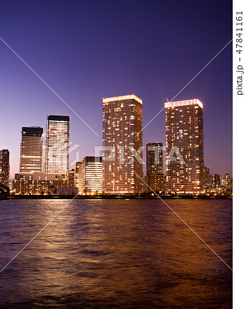 東京臨海エリアのタワーマンション街 47841161