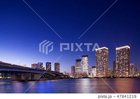東京都　晴海大橋と高層マンション街 47841219
