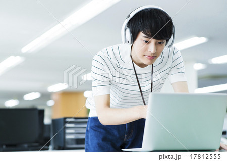 ビジネス　SE　エンジニア　システムエンジニア　プログラマー　オフィス 47842555