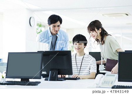 ビジネス　SE　エンジニア　システムエンジニア　プログラマー　オフィス 47843149