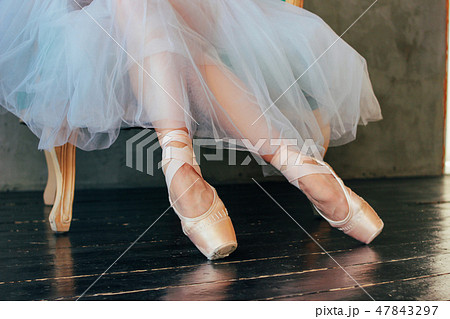 The ballerina ballet dancer in pointe shous The ballerina ballet dancer in pointe shous 47843297