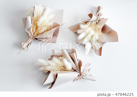 Dried flowers in minimalist bouquets on light background. Flowers composition. Flat lay, top view 47846225