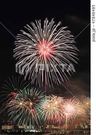 なにわ淀川花火大会 夜空を彩る花火 なにわ淀川花火大会 夜空を彩る花火 47846495