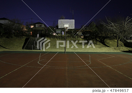 栃木県塩谷郡高根沢町 宝石台あおぞら公園 バスケッボールトコートの写真素材