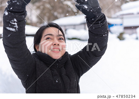 Beautiful asian woman in winter Beautiful asian woman in winter 47850234