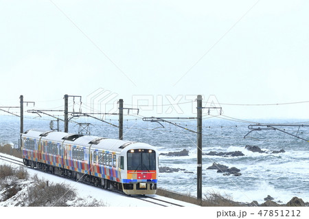冬の羽越本線を走る「きらきらうえつ」 冬の羽越本線を走る「きらきらうえつ」 47851212