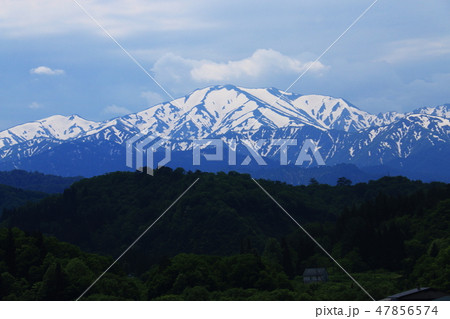春 飯豊山のある風景 春 飯豊山のある風景 47856574