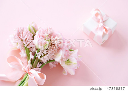 チューリップとヒヤシンスのブーケ　プレゼント 47856857