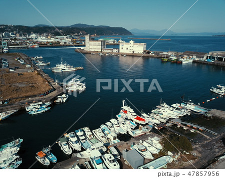 本港新町の漁港付近の上空 47857956