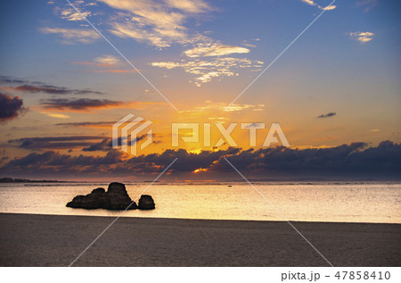 沖縄 アラハビーチの夕焼け 沖縄 アラハビーチの夕焼け 47858410