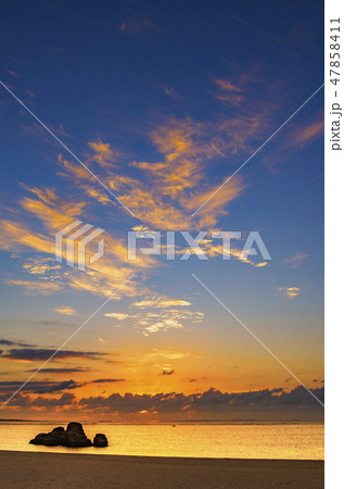 沖縄 アラハビーチの夕焼け 沖縄 アラハビーチの夕焼け 47858411