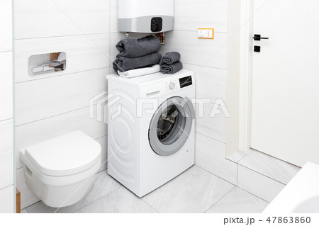 Minimalist white cozy, fresh and clean modern bathroom Minimalist white cozy, fresh and clean modern bathroom 47863860
