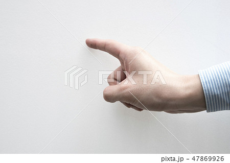 手 両手 手の上 47869926