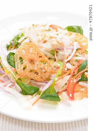 美味しいレンコンと香味野菜のサラダ 美味しいレンコンと香味野菜のサラダ 47870421