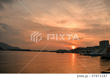 若松南海岸通りの夕暮れ【福岡県】 若松南海岸通りの夕暮れ【福岡県】 47871187